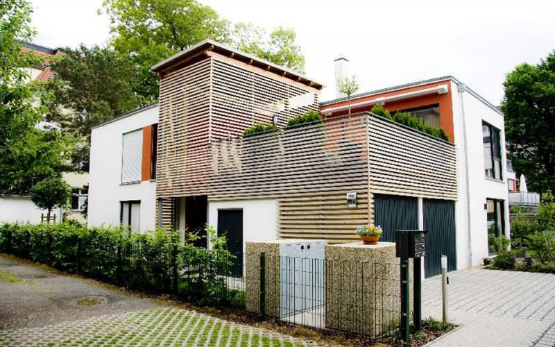 Zur Ansicht Zweifamilienvilla in Striesen AKTIVA Bauträger GmbH